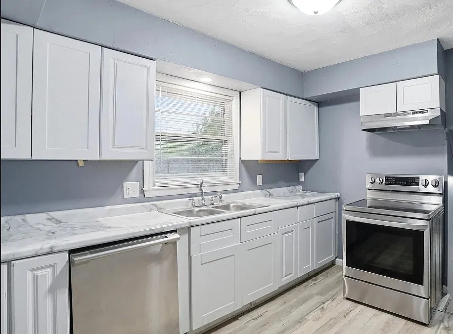 3 bed, 2570 sqft, $1,900 — Photo 3