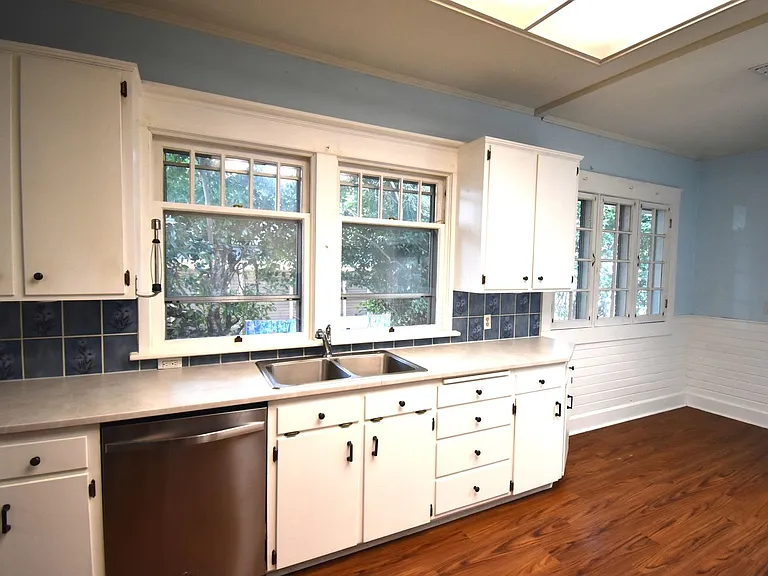 586 Grove St — Photo 10