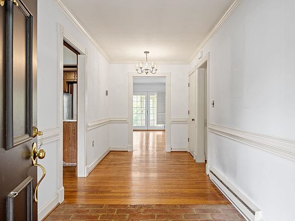 5th image of 410 Monticello Ave