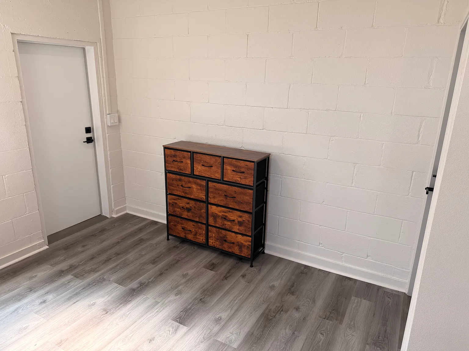 Studio, 400 sqft, $1,500 — Photo 3