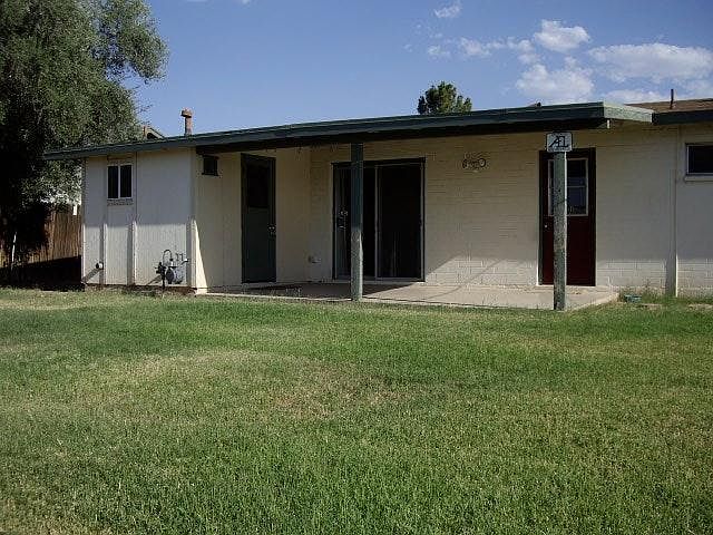 2nd image of 1046 W 12th St