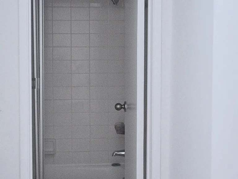 1382 Kelton Ave #305 — Photo 11