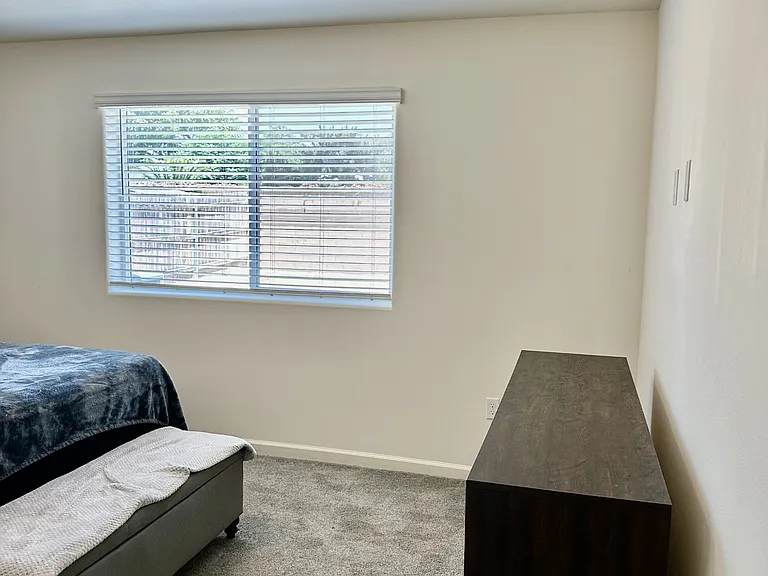 677 Country Pl — Photo 38