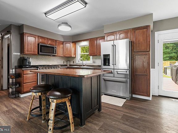 4th image of 18050 Morgan Dr