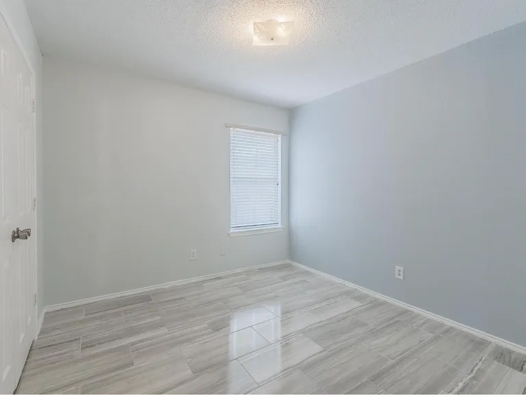 2709 Brittany Dr — Photo 6