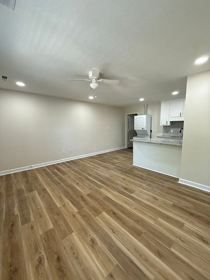1503 Tilghman — Photo 4