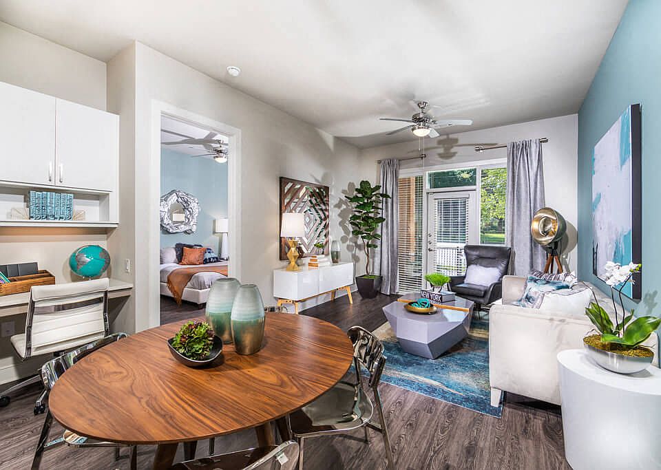 2 bedroom living space with dining area