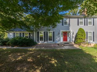 1282 Towlston Rd, Great Falls, VA 22066