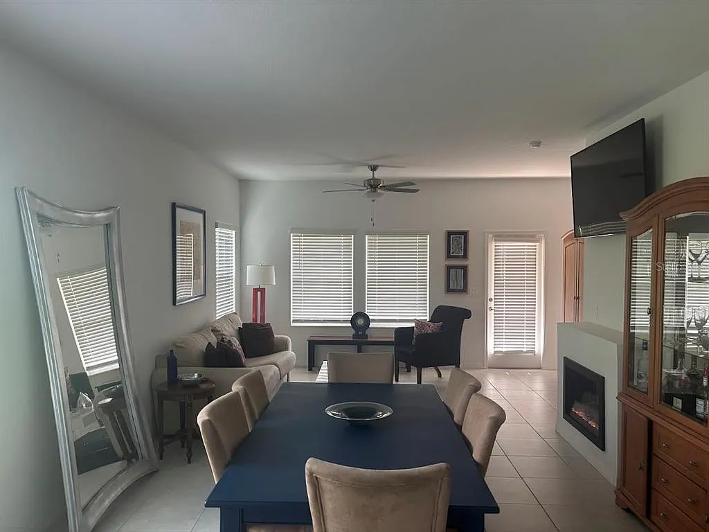 3 bed, 3.0 bath, 1864 sqft, $3,200 — Photo 4
