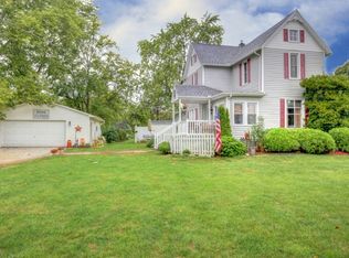 407 N 1st St, Fisher, IL 61843