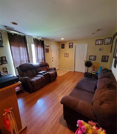 4th image of 411 Braly St