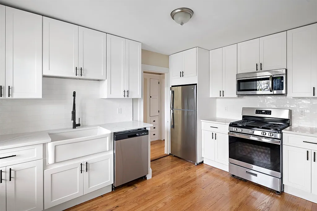 4 bed, 2.0 bath, 1300 sqft, $3,900 — Photo 1