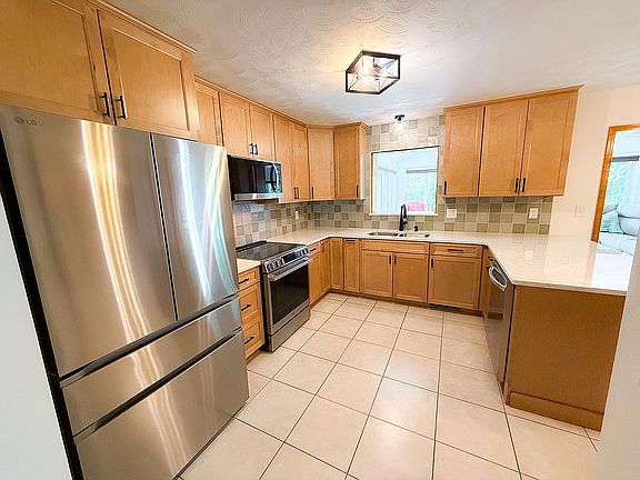 3rd image of 545 E Adams St