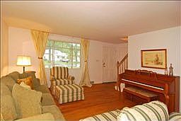 5th image of 98 Mayfair Dr