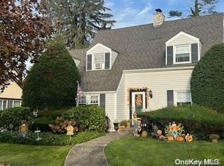 118 Manor Ave, Hempstead, NY 11550