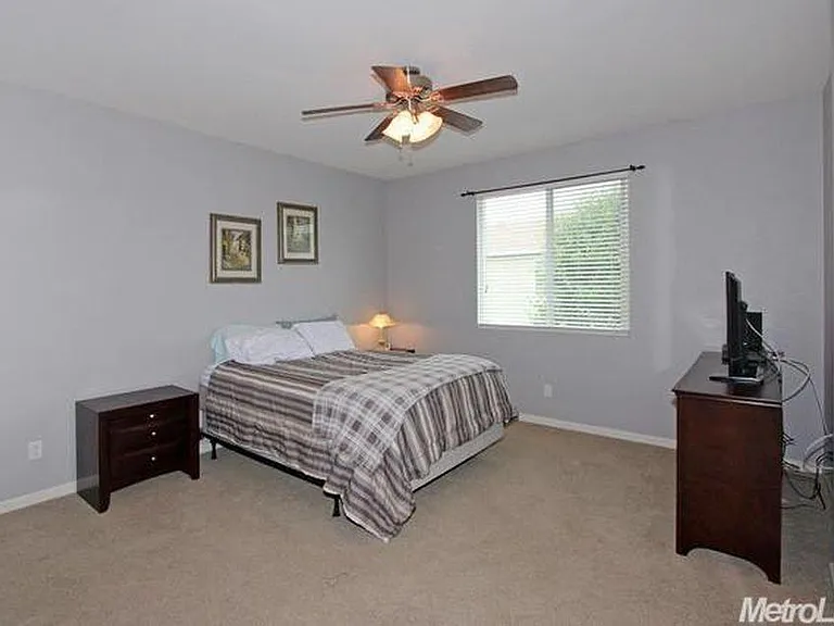 2264 Ellesmere Loop — Photo 8