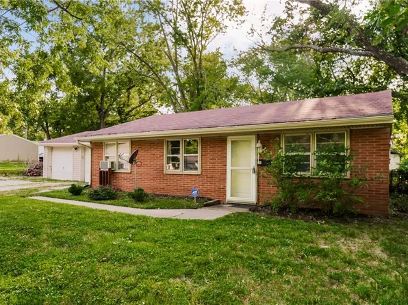 214 N Garfield Ave, Bonner Springs, KS 66012