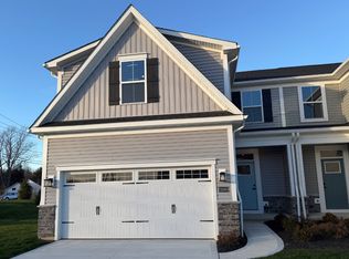 31000 Blooming Ln, Olmsted Falls, OH 44138