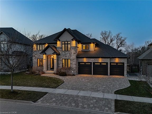 3rd image of 581 Manor Ridge Cres