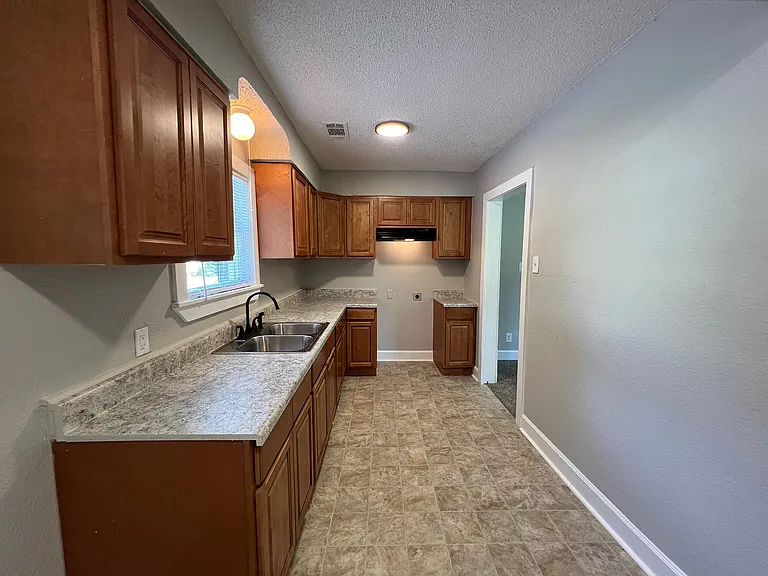 145 E Davant Ave — Photo 13