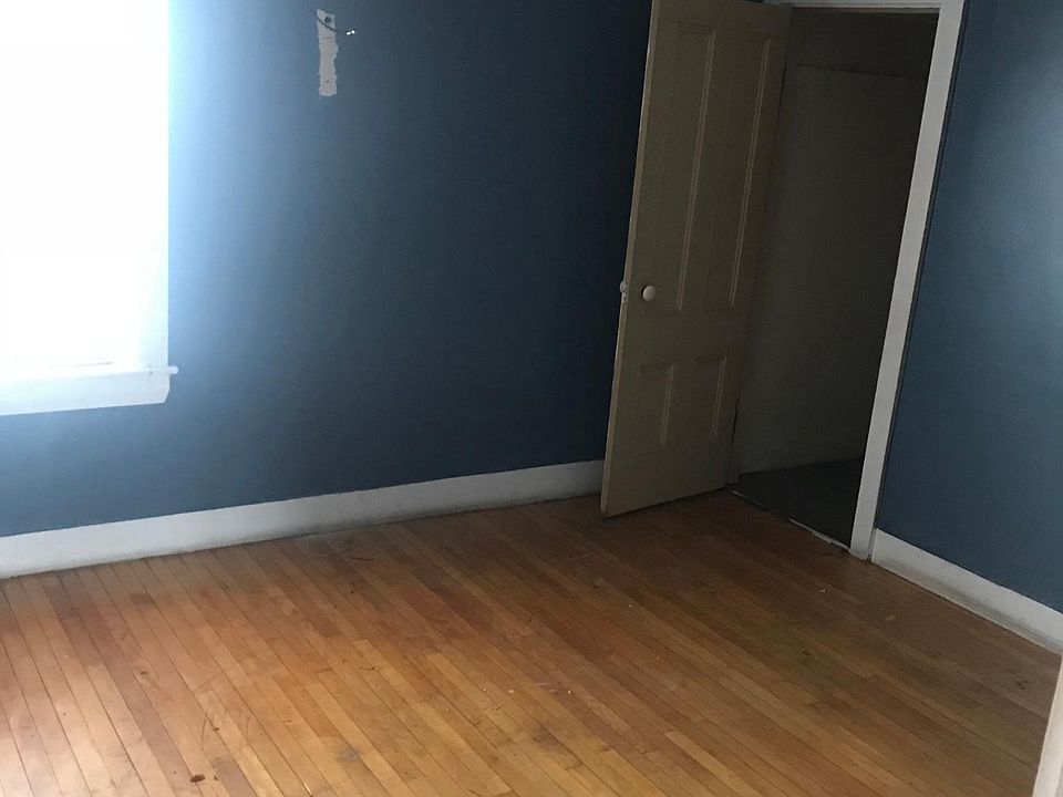 1st bedroom 