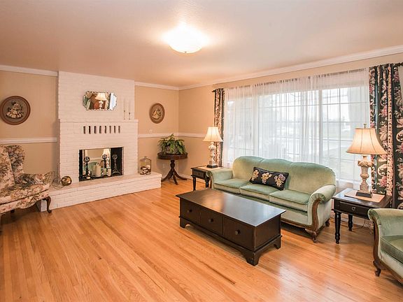 5th image of 9880 Sheldon Rd