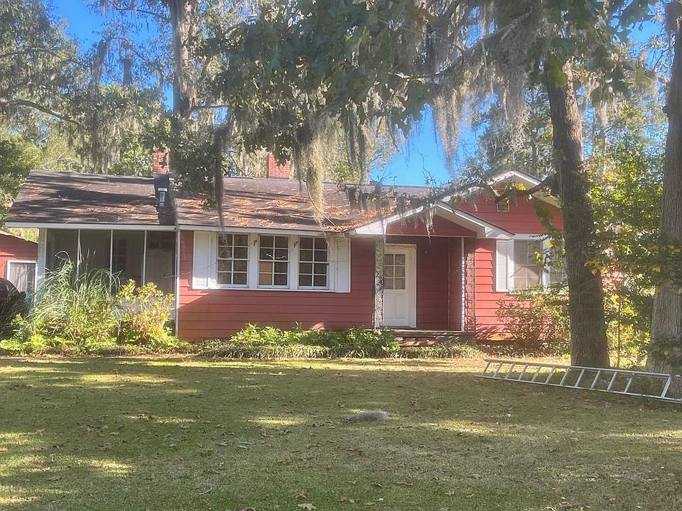 2nd image of 176 Laurel St