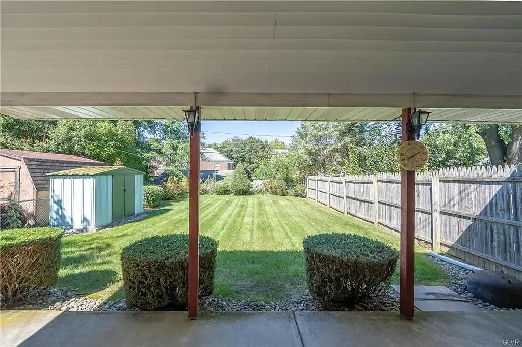 3 bed, 1335 sqft, $1,900 — Photo 3