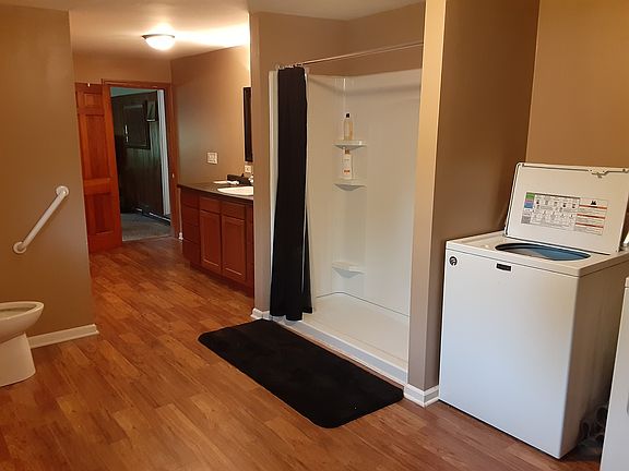 2nd image of 1327 Division St