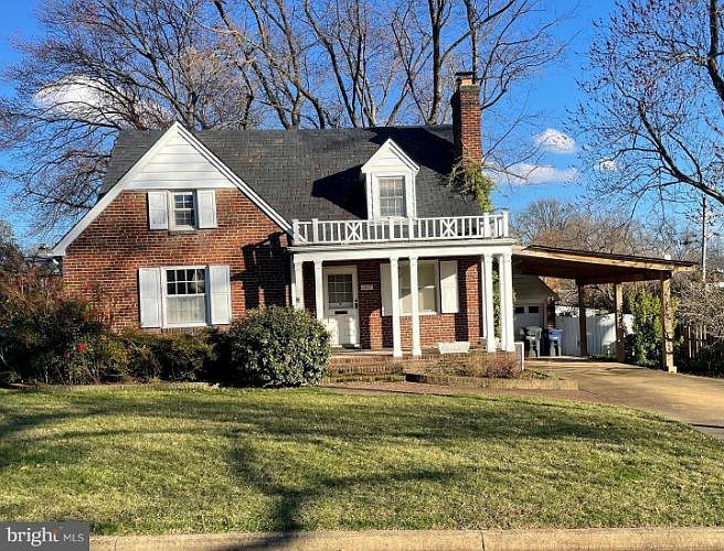 1st image of 2827 Meadow Ln