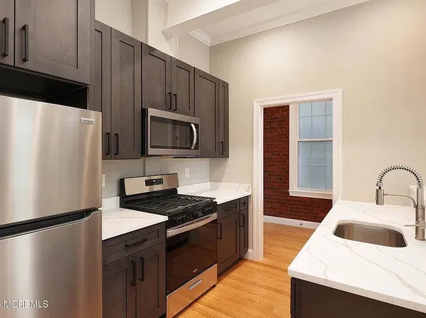 14 W Front St #2R, Red Bank, NJ 07701