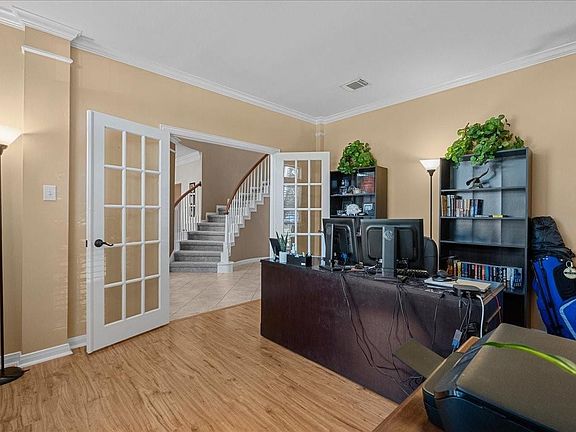 5th image of 105 Pelican Court