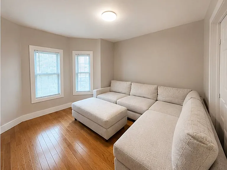 937 Main St #6 — Photo 1