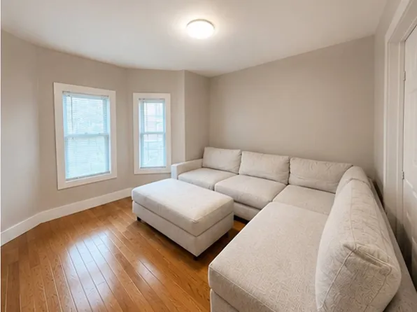 937 Main St APT 6, Wakefield, MA 01880