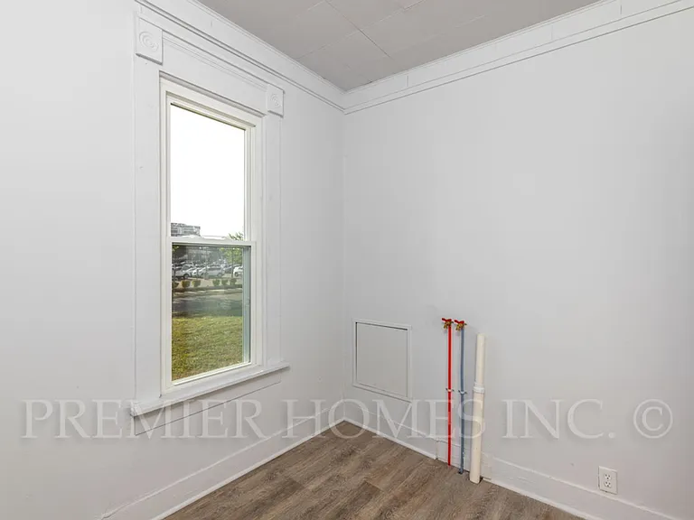 2327 6th St SW — Photo 8