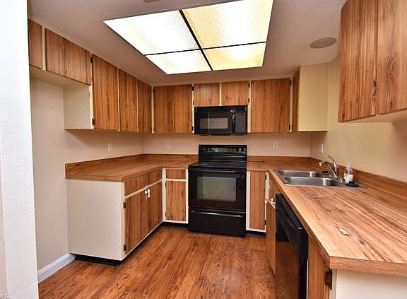 4th image of 1111 SW 32nd Ter
