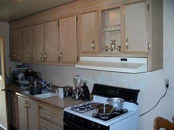 3rd image of 740 N Glenn Ave