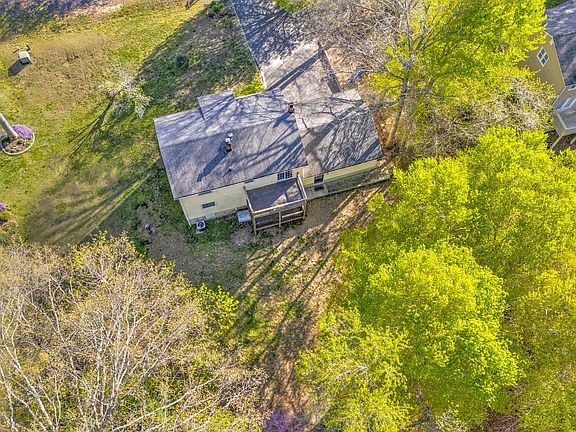 3rd image of 42544 Anne Ct
