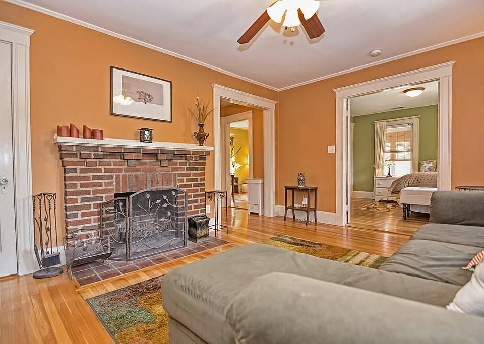 1st image of 3 Warren Rd APT 4