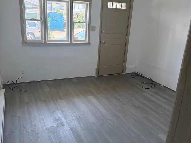 444 Lewis St — Photo 6