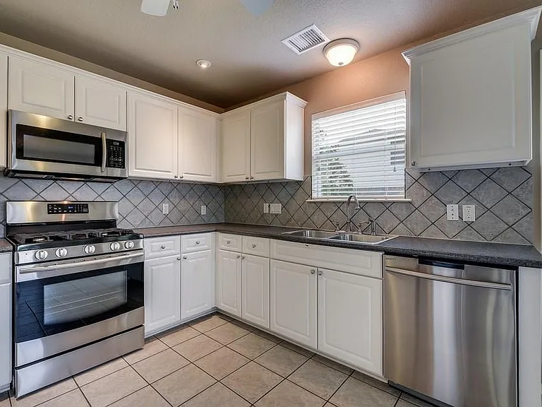 14316 Ballycastle Trl — Photo 9