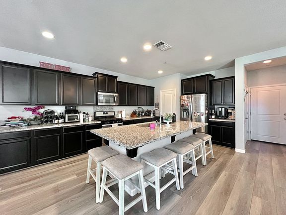 5th image of 264 Blenheim Ct
