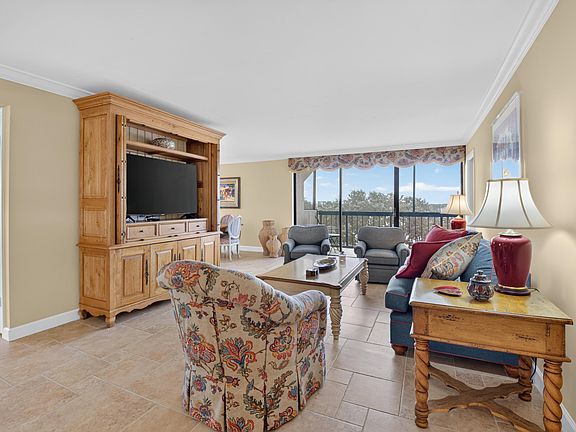 2nd image of 1761 SE Bridgewood Drive