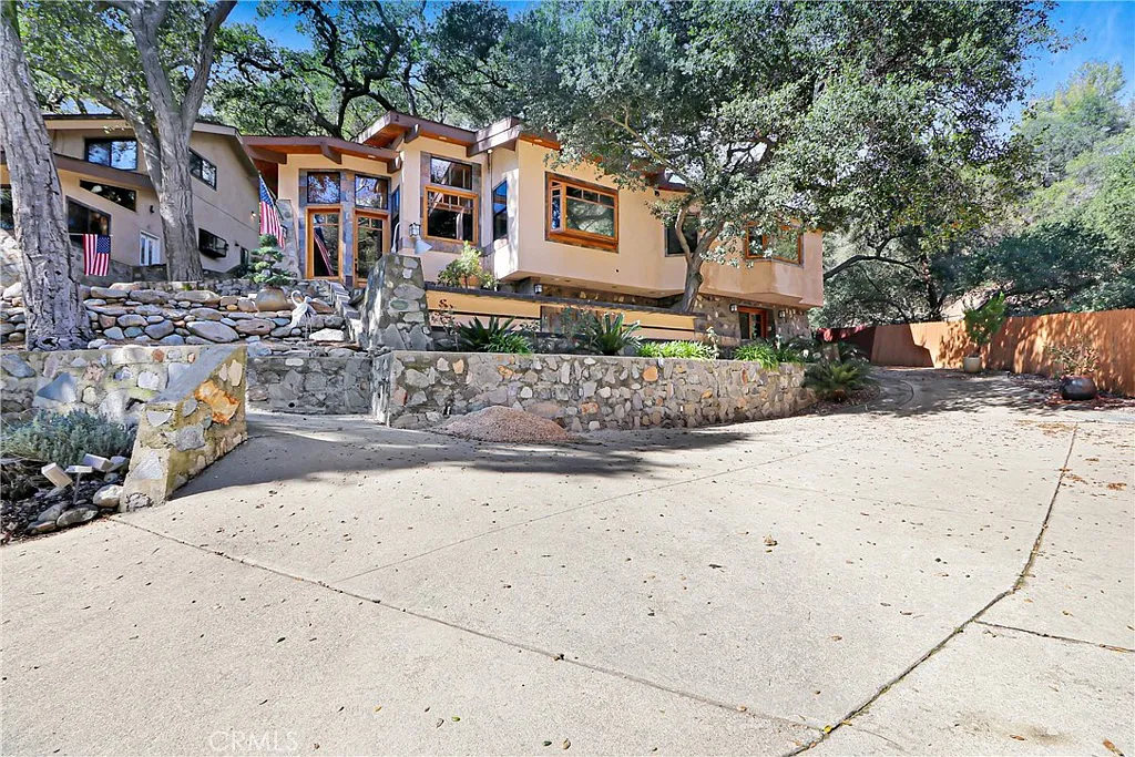 4 bed, 4.5 bath, 3500 sqft, $4,900 — Photo 1