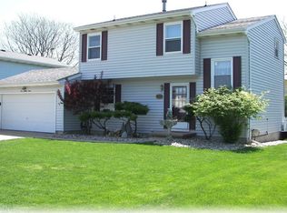 523 Jade Dr, Lansing, MI