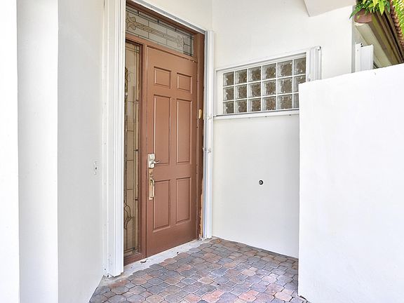 Home For Sale In Woodfield Country Club