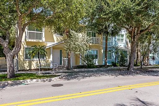 2 bed, 1374 sqft, $3,100 — Photo 1