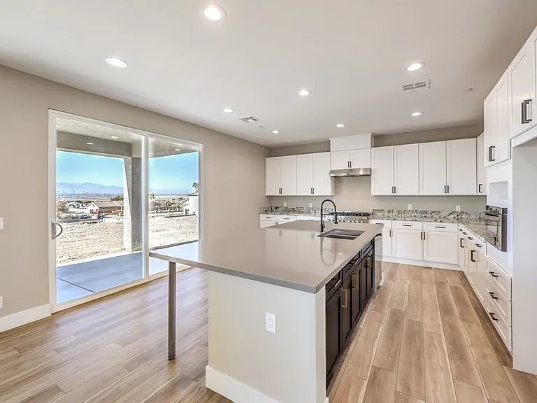 724 Naples Ave — Photo 13