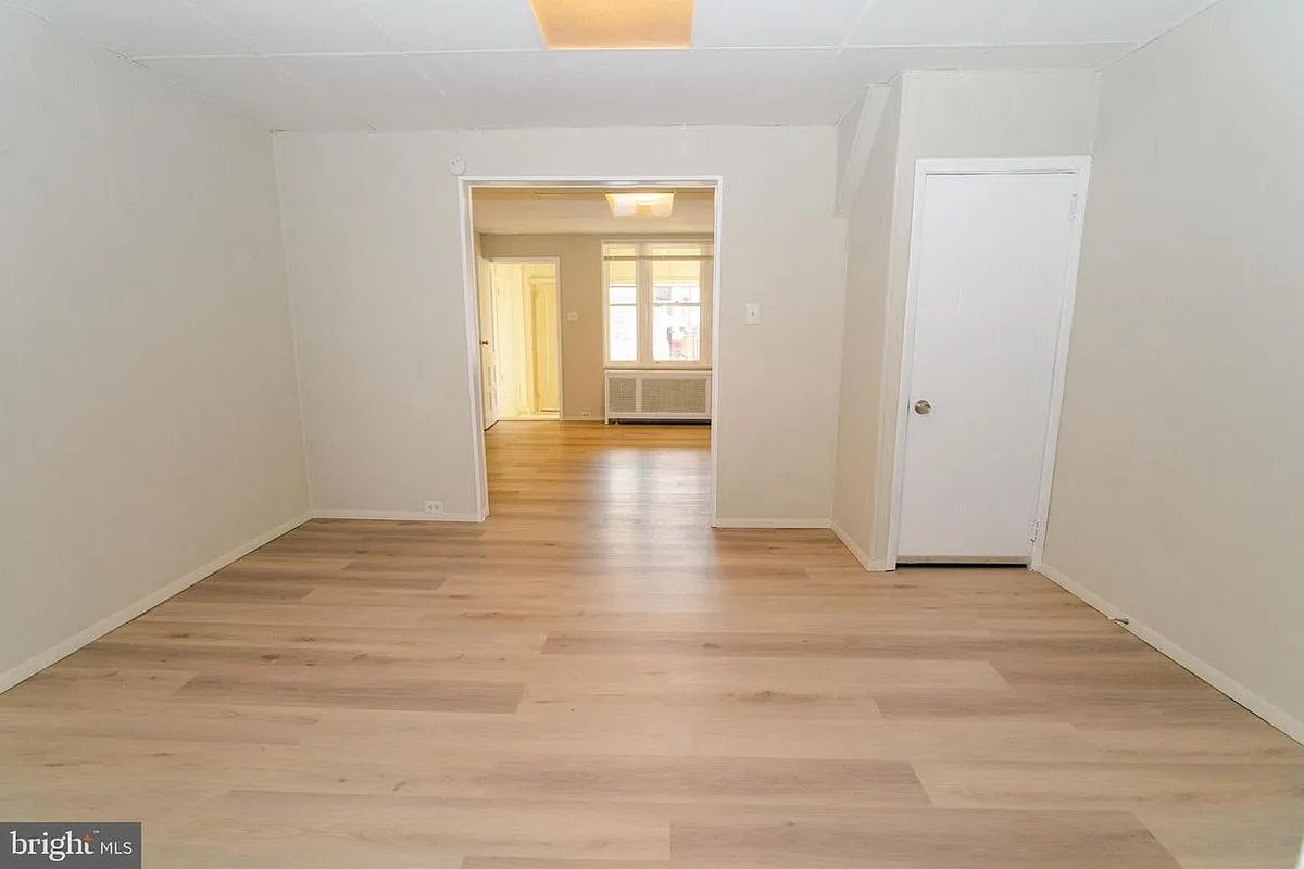 3 bed, 1.5 bath, 1100 sqft, $2,145 — Photo 1