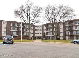 5540 Walnut Ave APT 12A, Downers Grove, IL 60515